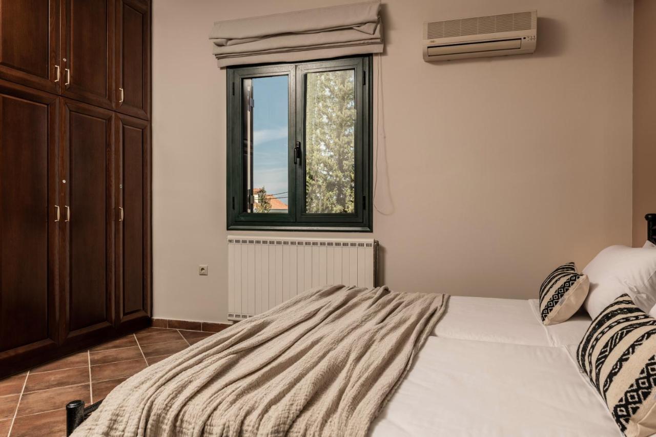 Amalthia Villa Mouzákion Buitenkant foto